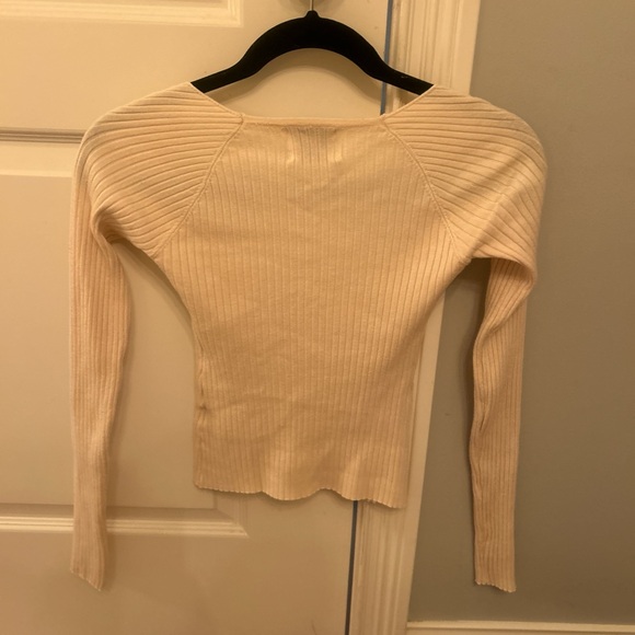 Chic Cream Ribbed Knit Top - Picture 4 of 4